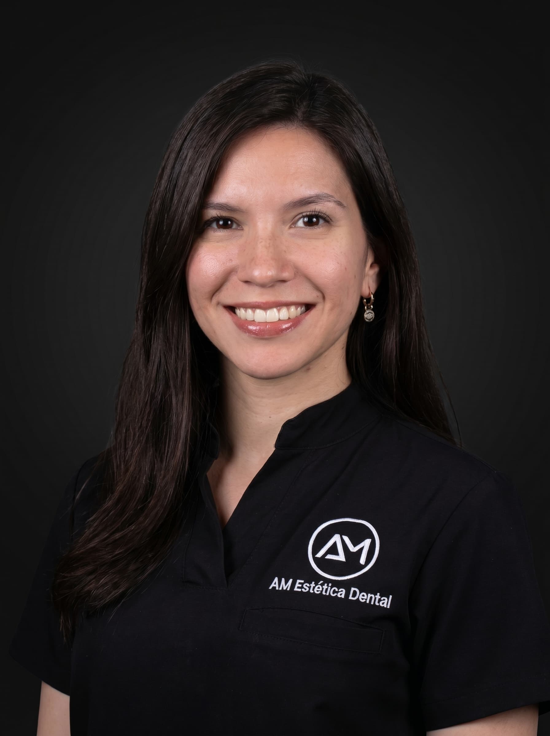 Claudia Hernandez, administracion de AM Estetica Dental en Puerto Madero