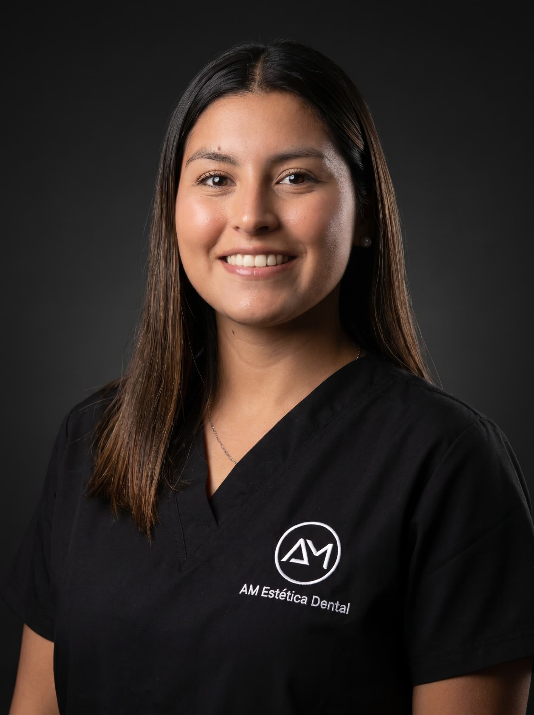 Micaela Di Leva, asistente dental de AM Estetica Dental en Puerto Madero
