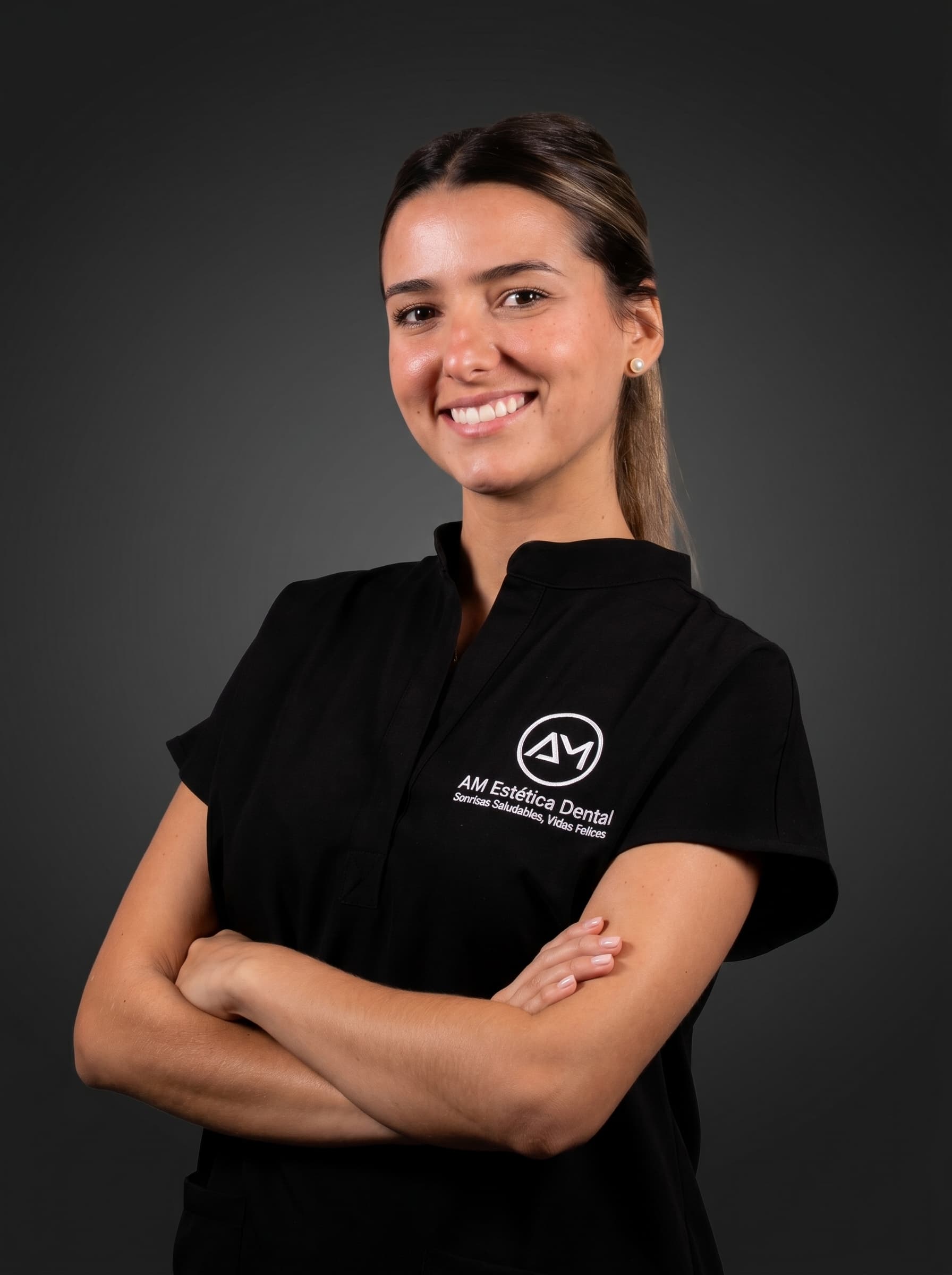 Dra. Candela Cruz, odontologa de armonizacion orofacial y estetica dental en AM Estetica Dental Puerto Madero